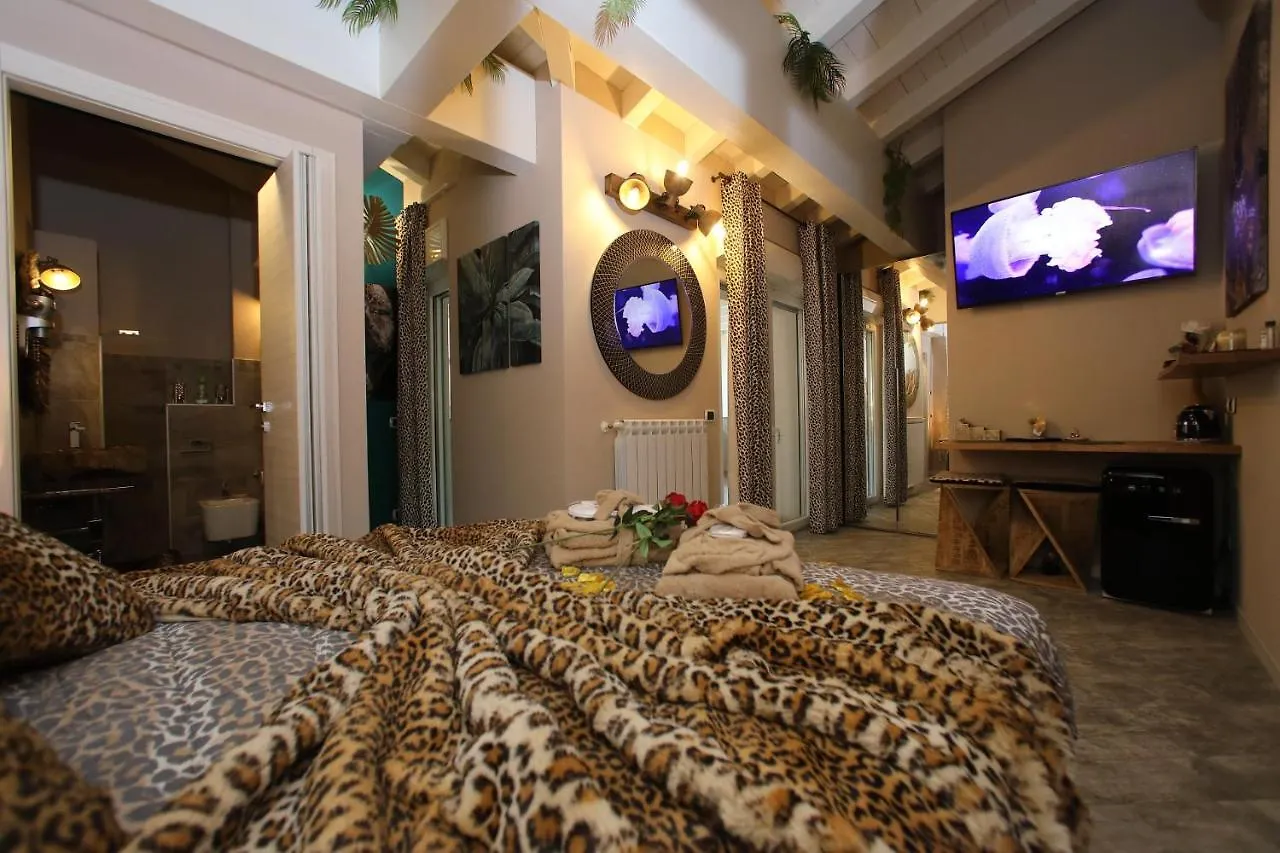 Bed & Breakfast B&B Bellavista Exclusive In Zona Centrale Con Piscina Riscaldata E Jacuzzi Vista Lago Desenzano del Garda