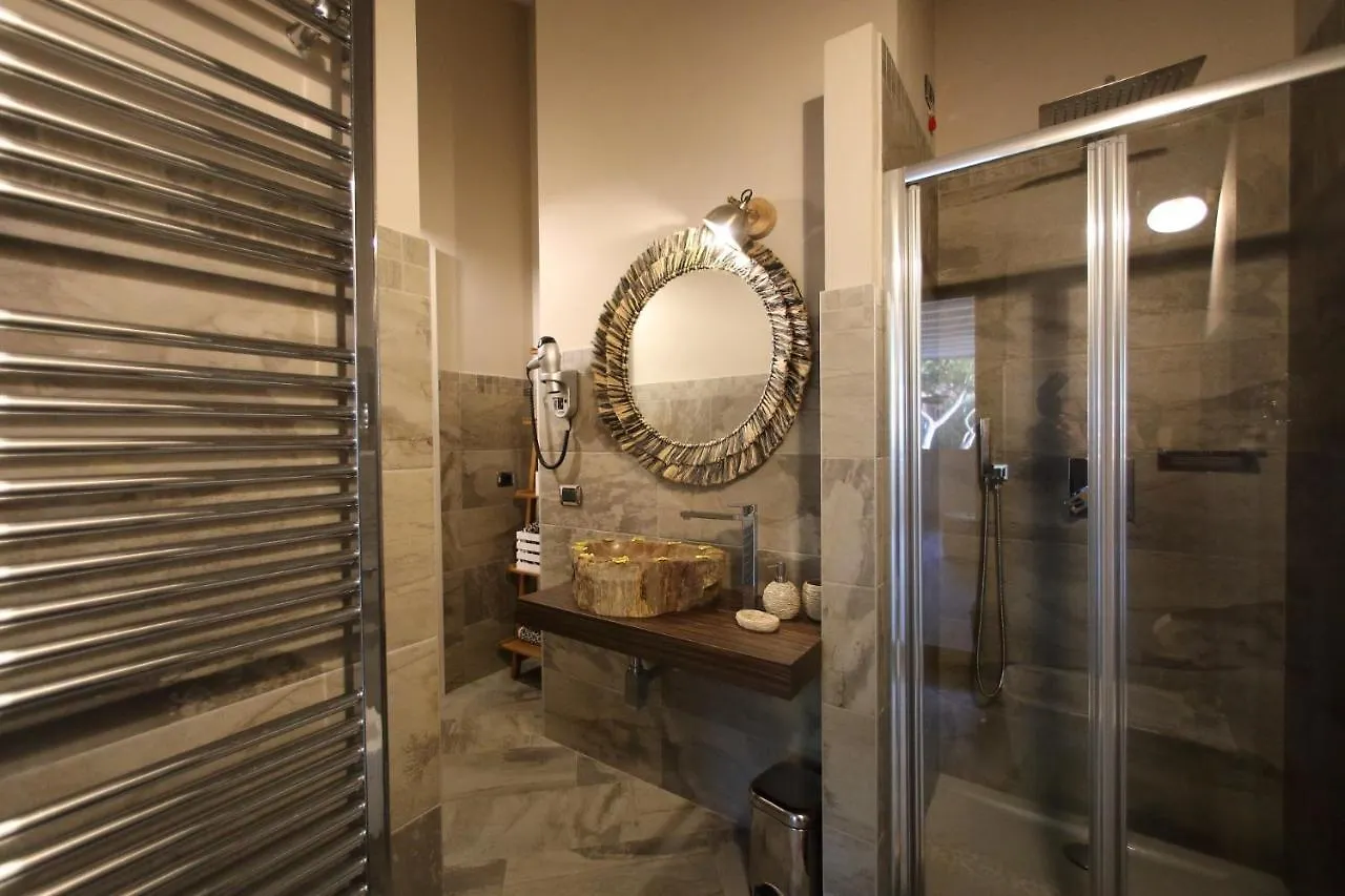 B&B Bellavista Exclusive In Zona Centrale Con Piscina Riscaldata E Jacuzzi Vista Lago Desenzano del Garda 3*,