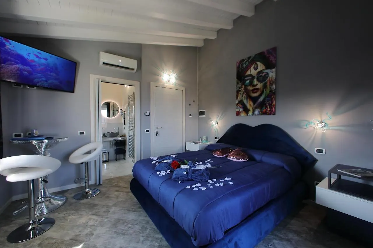 Bed & Breakfast B&B Bellavista Exclusive In Zona Centrale Con Piscina Riscaldata E Jacuzzi Vista Lago Desenzano del Garda