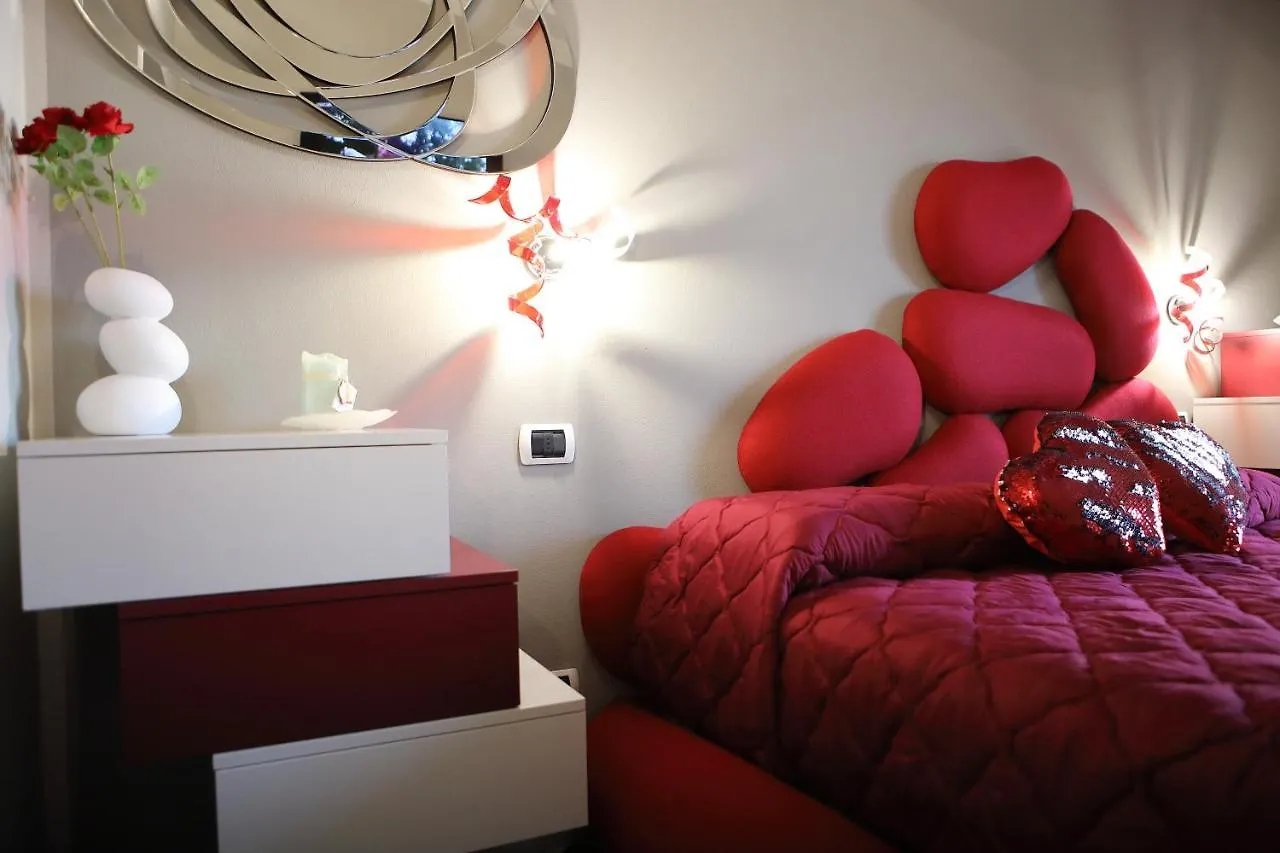 Bed & Breakfast B&B Bellavista Exclusive In Zona Centrale Con Piscina Riscaldata E Jacuzzi Vista Lago Desenzano del Garda