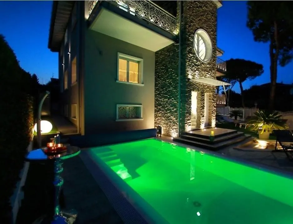 Bed & Breakfast B&B Bellavista Exclusive In Zona Centrale Con Piscina Riscaldata E Jacuzzi Vista Lago Desenzano del Garda